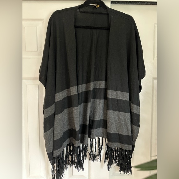 Cupio open front black and gray stripe poncho sweater size S / M - Picture 2 of 3